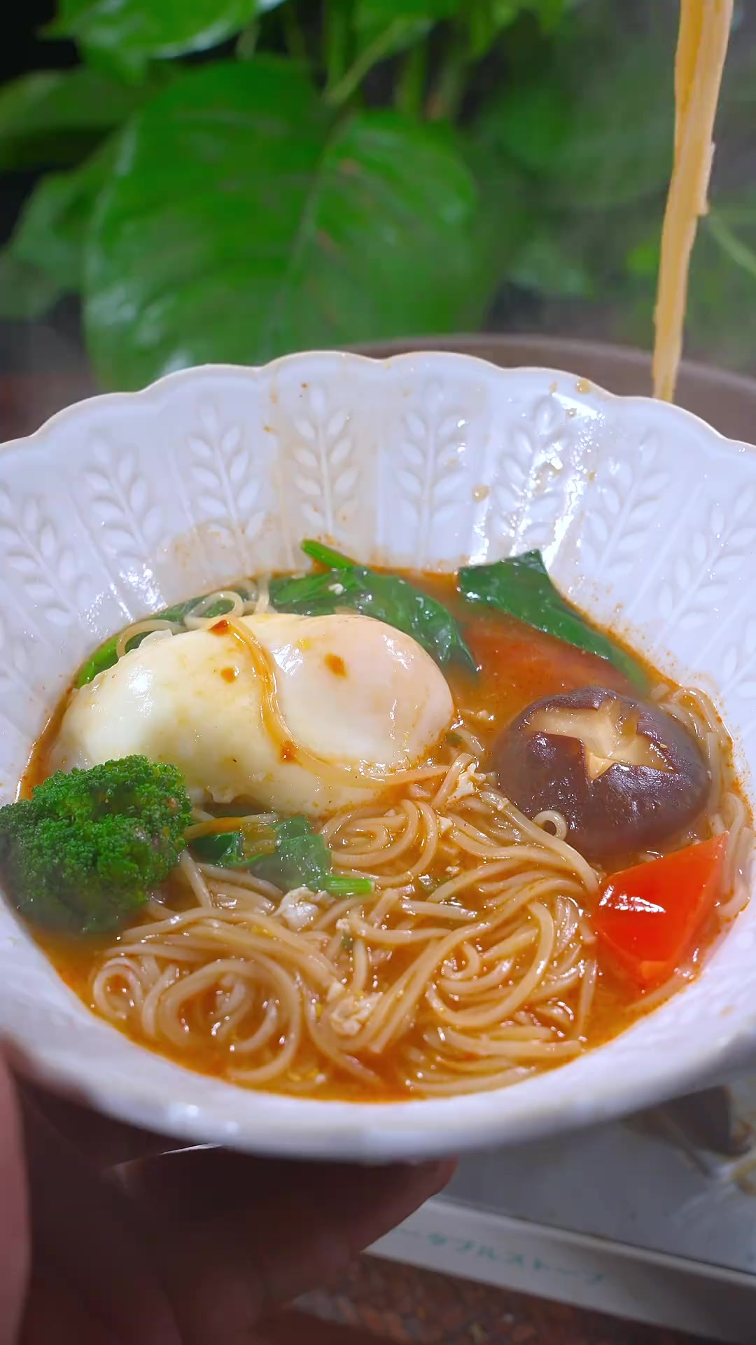 家里有孩子上学,大人上班的,早餐就给他们煮一碗这个白象高汤面