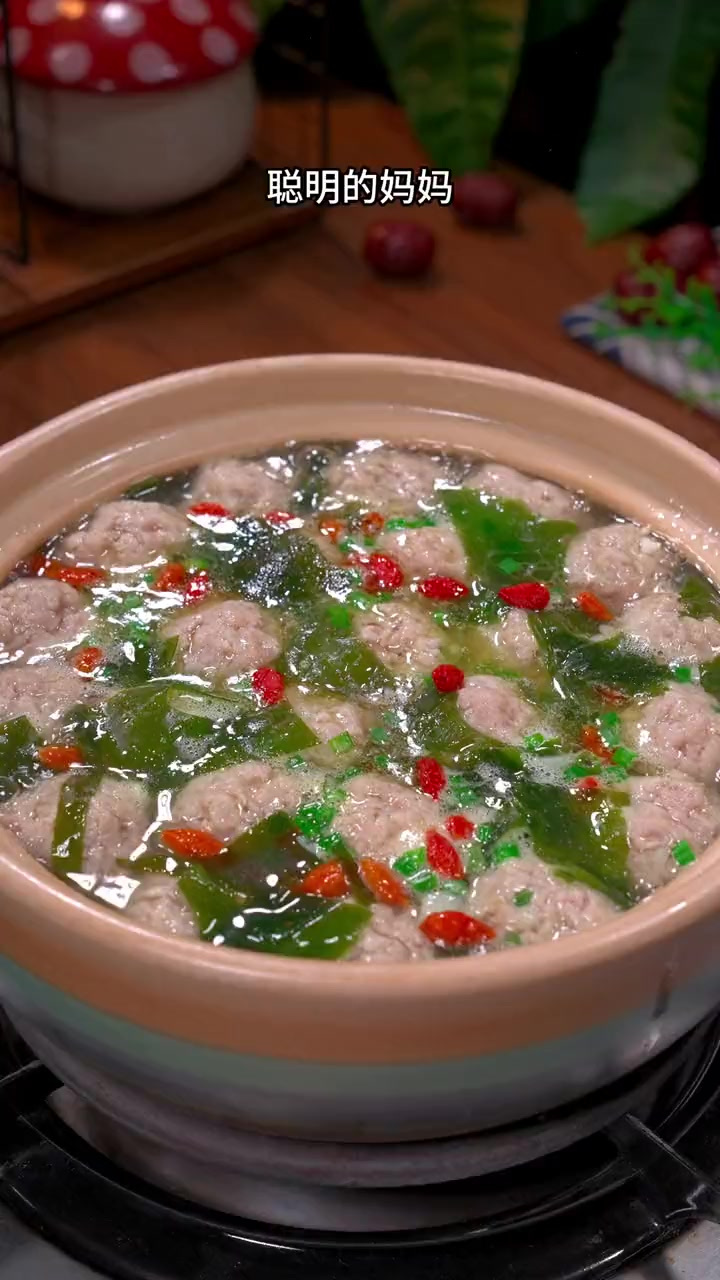 每周都要做三次这个裙带菜山药肉丸汤给家人喝汤鲜味美
