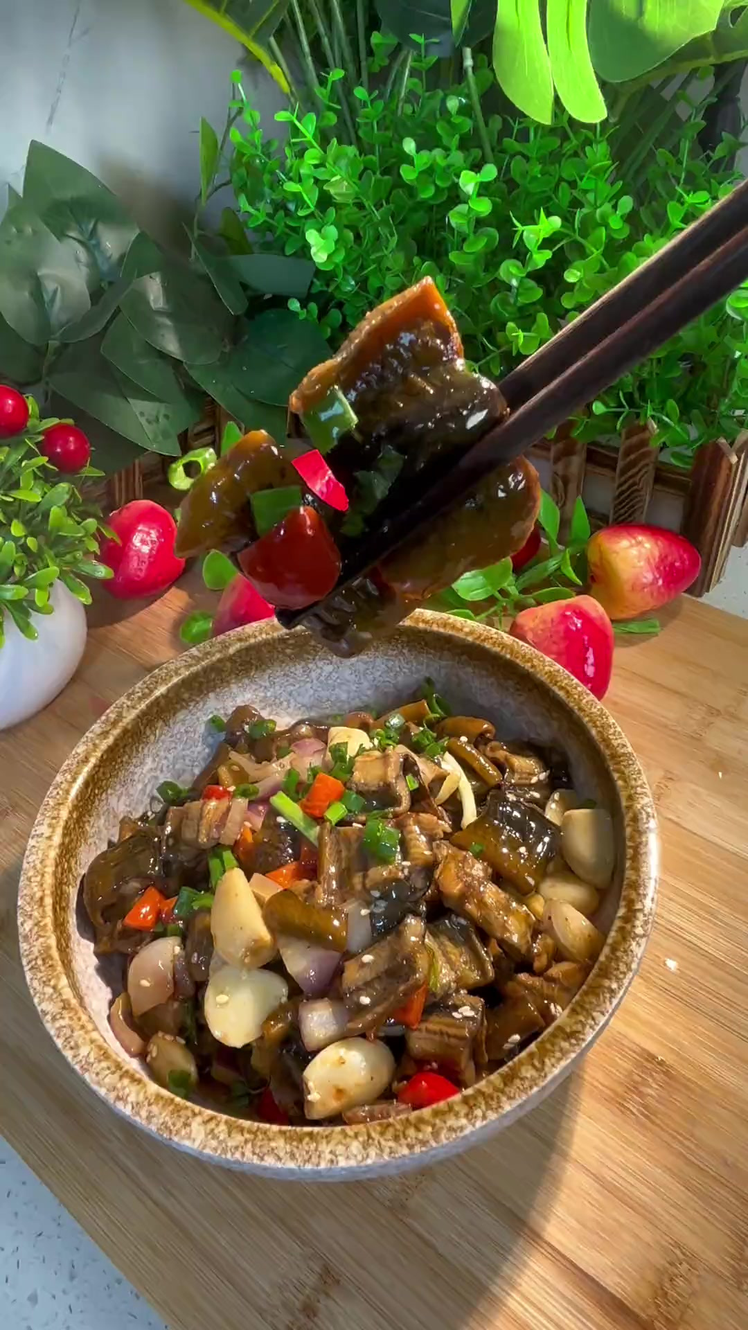 很多人喜欢吃鳝鱼却不知道怎么做好吃，今天我就把方法分享给大家