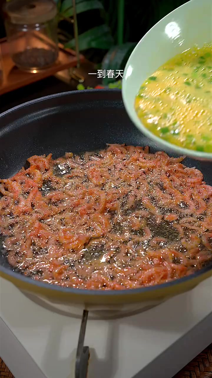 磷虾滑蛋 一到春天，我每周都会给孩子做两次，这个磷虾炒鸡蛋