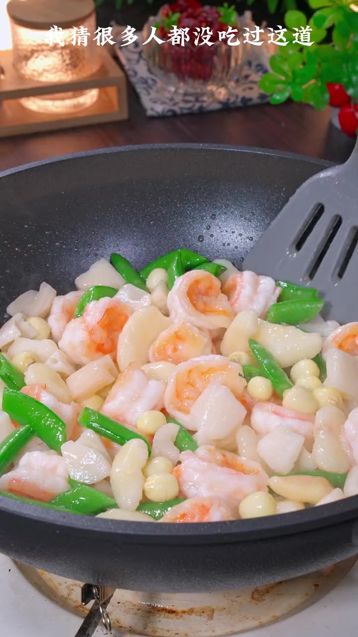 湖北洪湖特色菜！荷塘三鲜，也叫荷塘三宝，鲜嫩脆爽的口感深受大