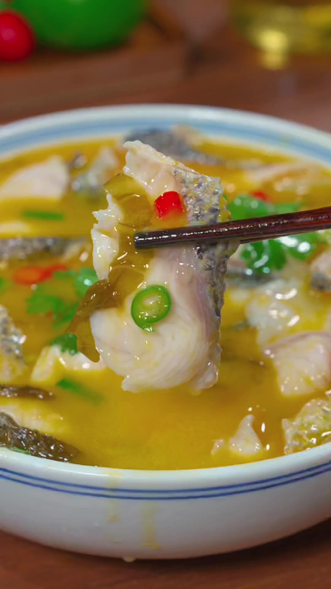 酸菜鱼很多人都喜欢吃但是做不出饭店里的味道，其实做法一点不难