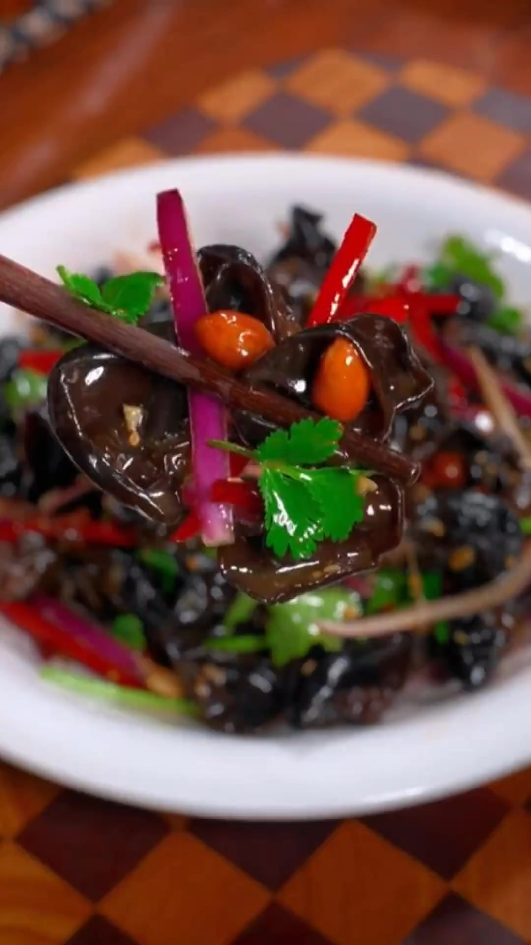 清脆爽口又下饭的家常菜，做法简单易学，全家人都爱吃