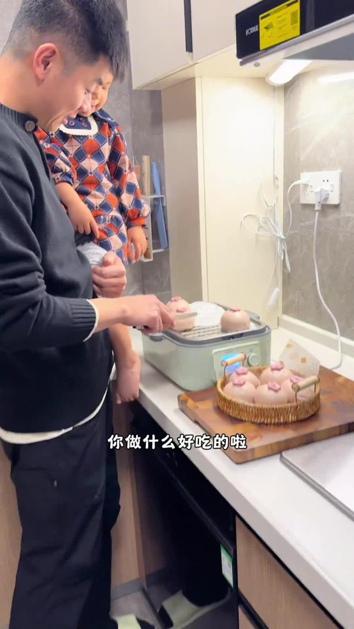 好看又好吃的草莓牛乳馒头宝宝爱吃 做法简单 可以给宝宝多吃发酵面食
