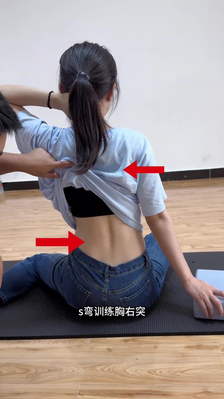 肌肉腿怎么瘦?拉伸 + 按摩 + 训练,3 步改善腿型超明显