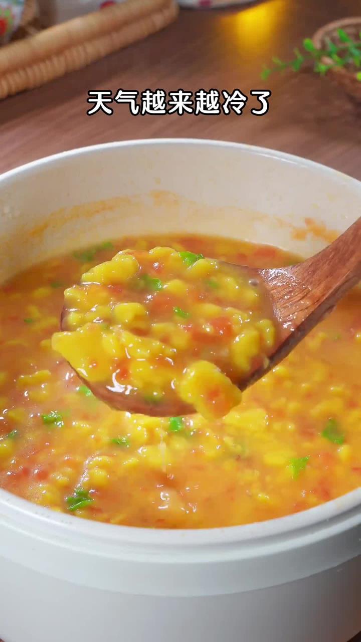 9M+南瓜疙瘩汤，天气越来越冷了，给宝宝煮一碗热腾腾的南瓜疙瘩汤，甜甜糯糯的好吃又