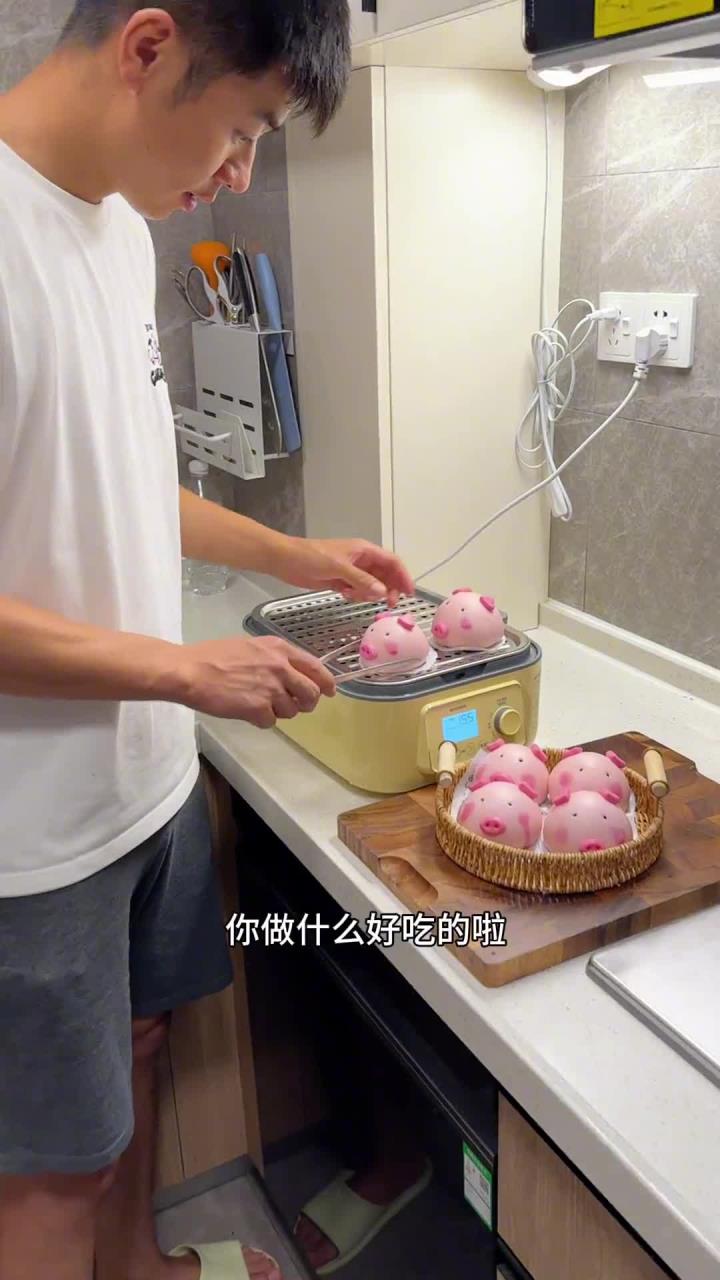 宝宝辅食猪猪紫薯包 萌呼呼的小猪包和外面卖的一样哦 不仅可爱还好吃