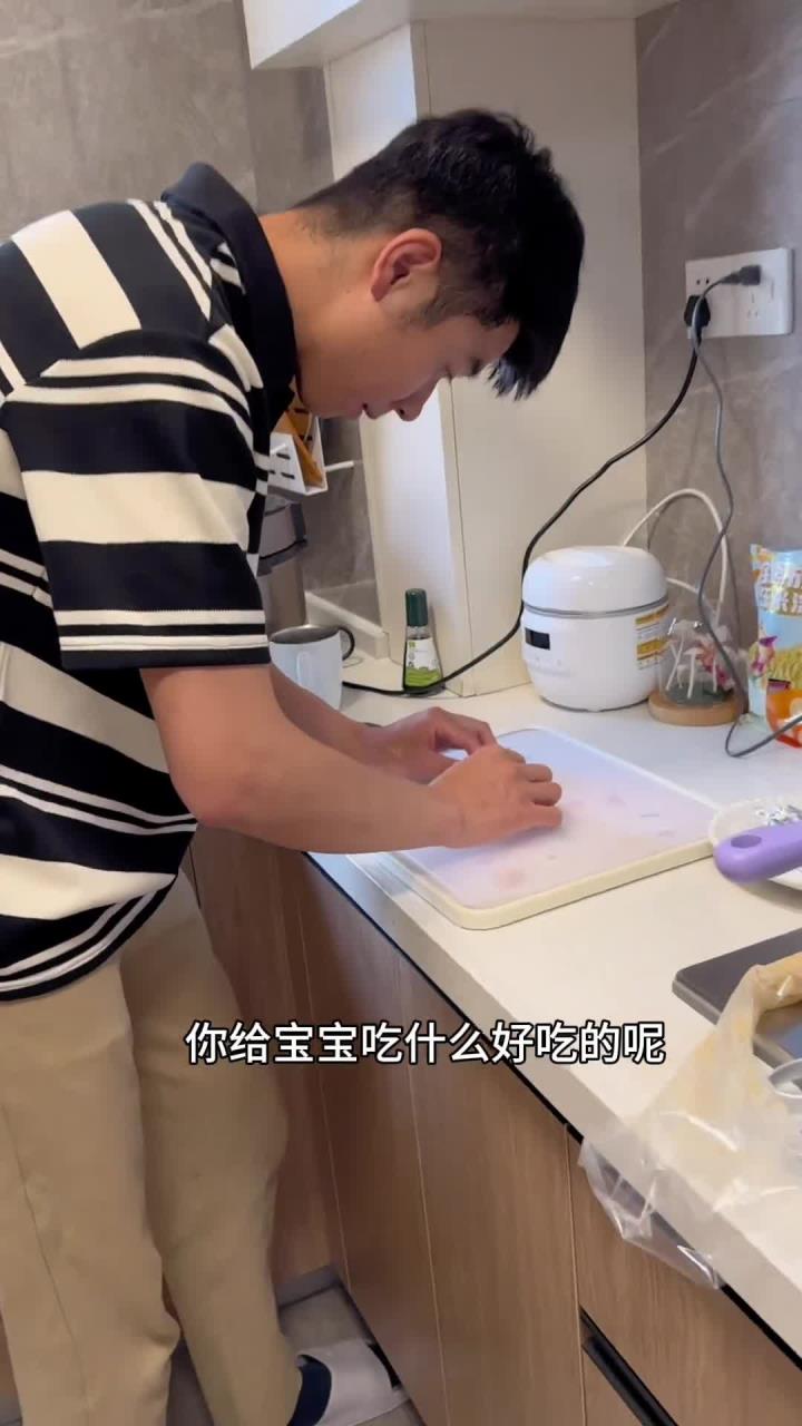 10月龄宝宝可以吃的鳕鱼鲜虾肠 爸爸做的宝宝辅食很爱吃 做法简单 营养美味