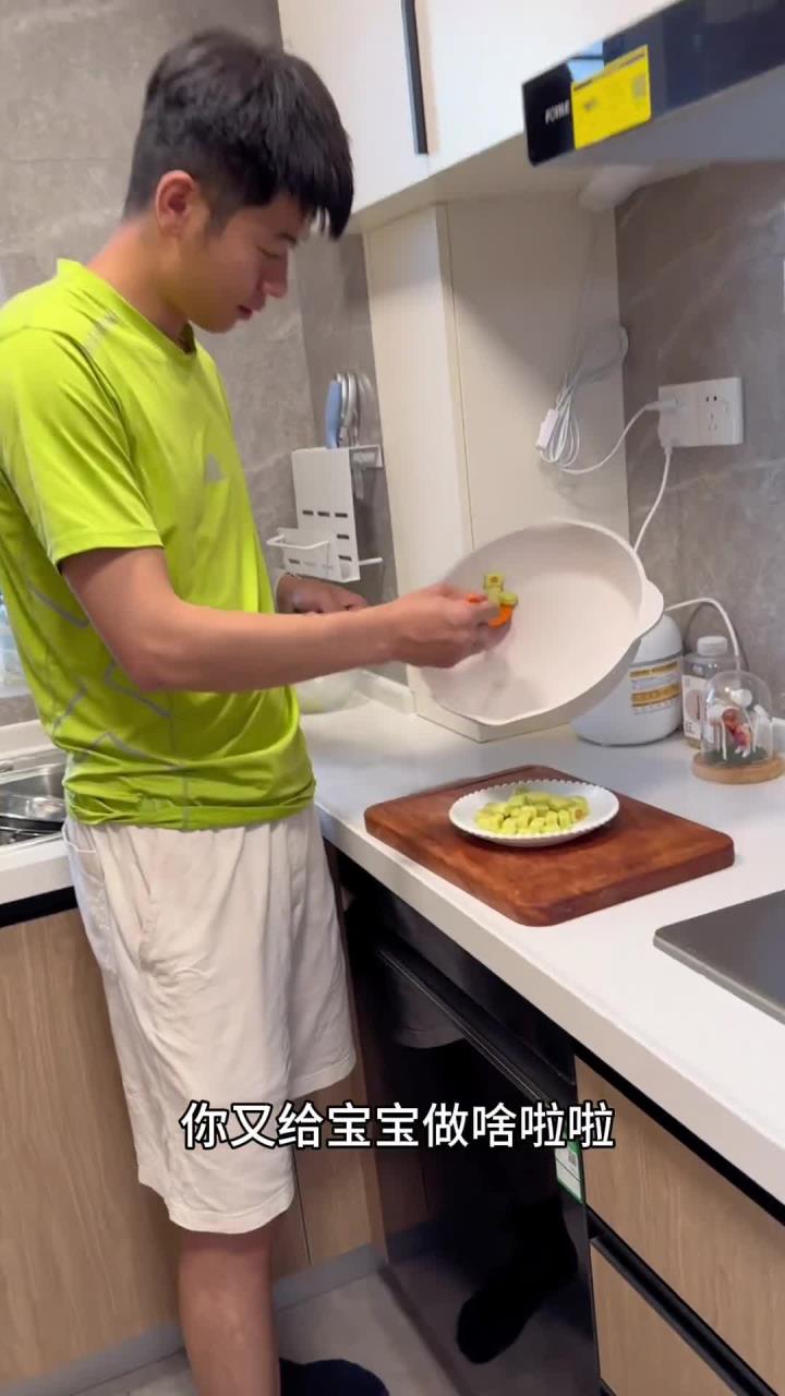 牛油果适合宝宝吃今天做牛油果小面包 一岁宝宝可以吃的 一口一个宝宝爱吃