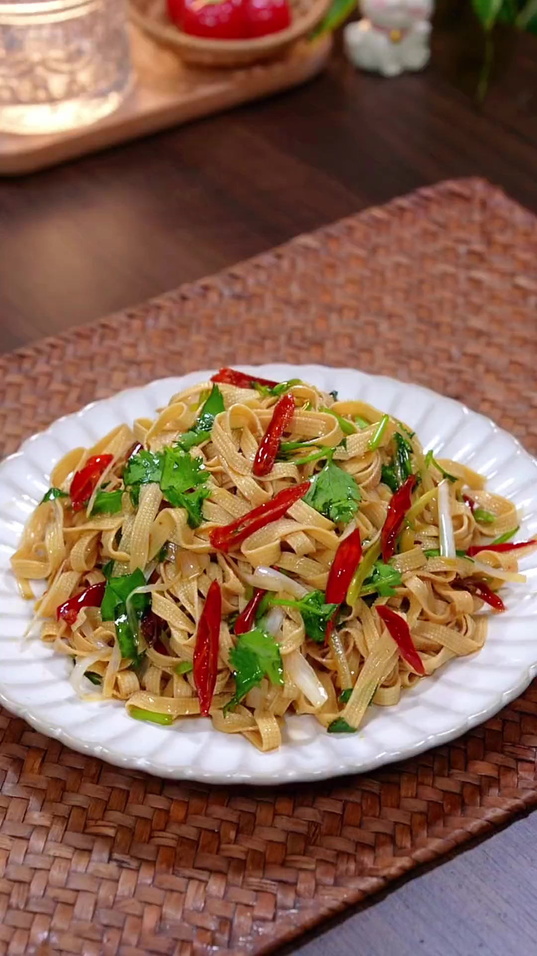 以后家里来客，你就做这个炝拌干豆腐丝，开胃解腻，下酒又下饭