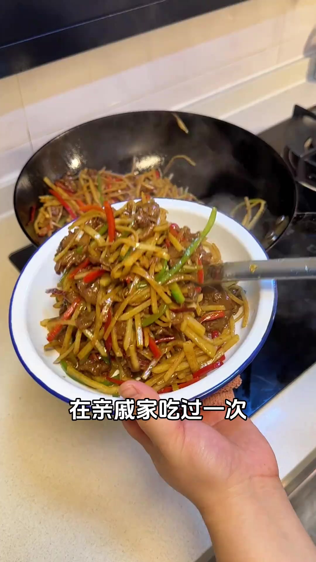 没胃口的时候一定要试试这道下饭菜土豆丝炒牛肉,酸辣爽脆牛肉鲜