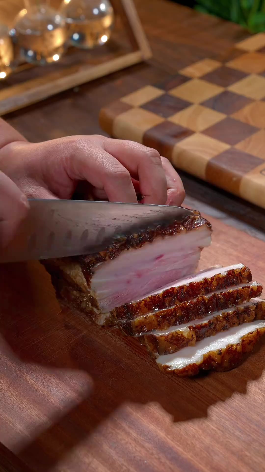 每个家庭都有自己的拿手菜，学会了这道梅菜扣肉，过年过节招待客