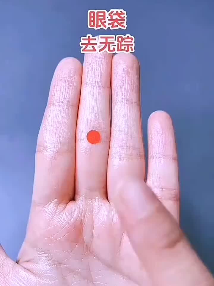 温养藏精气轻调护本源,教你一招,眼袋轻松变卧蚕,记好手指上这