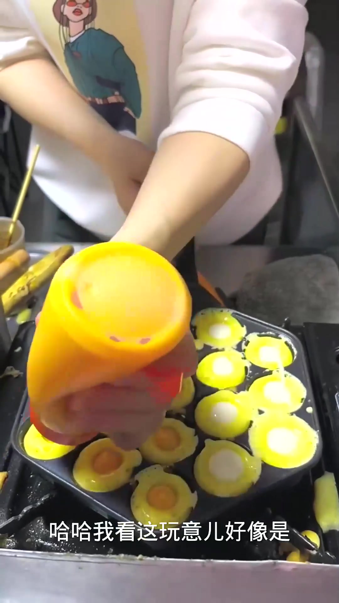  街边小吃夹心鸡蛋仔