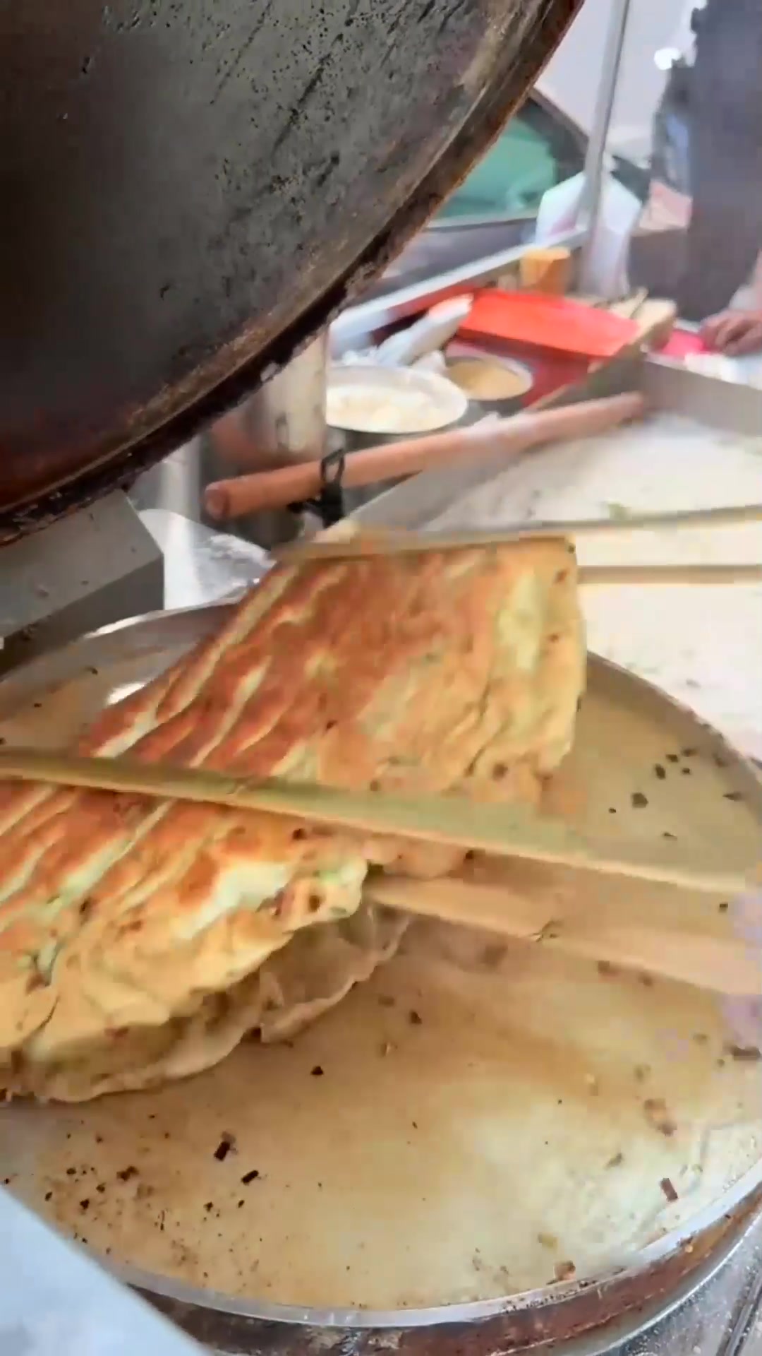  哇!太原路边的宫廷葱酥饼。。。