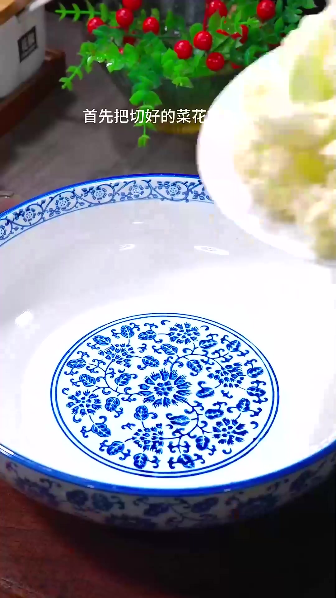  一道简单又好吃的番茄炒菜花，鲜香味美