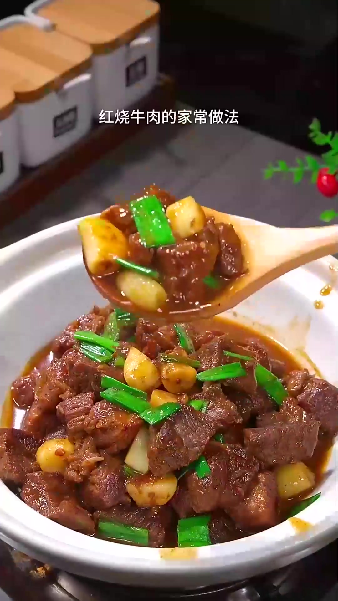  这样做的红烧牛肉，软烂入味蒜香浓郁