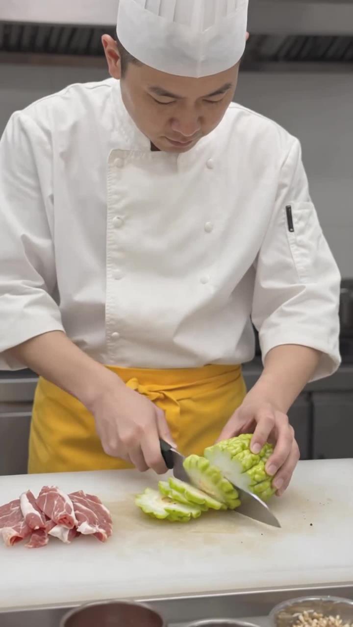 佛手瓜清炒肉片，温和轻养更清甜，没胃口吃它超香