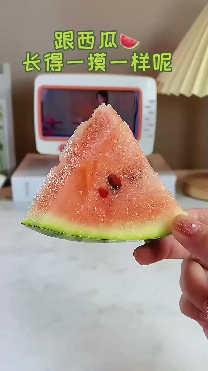 西瓜味的吐司，不要太好吃！我已经停不来下来了