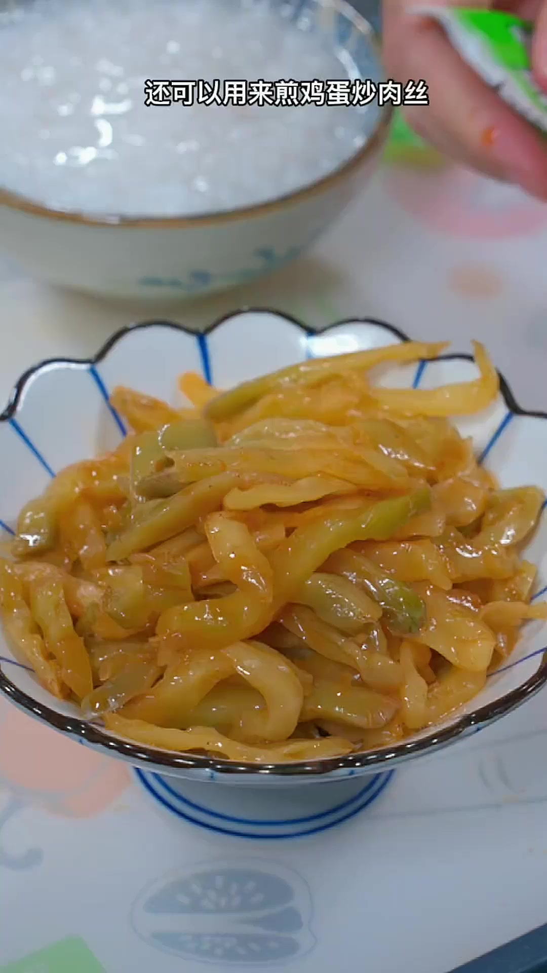 这个备得福的麻油榨菜真的非常好吃,去皮去筋,脆嫩爽口,配粥炒