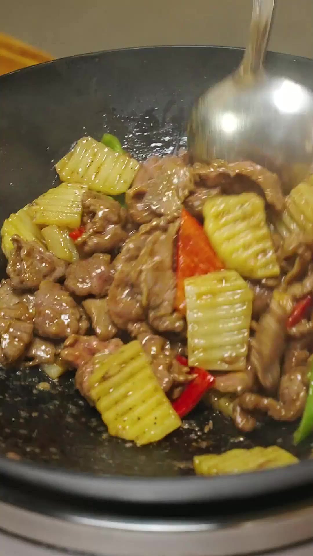 居然用牛腱肉也能做出这么好吃的土豆炒牛肉！超多小窍门！牛腱