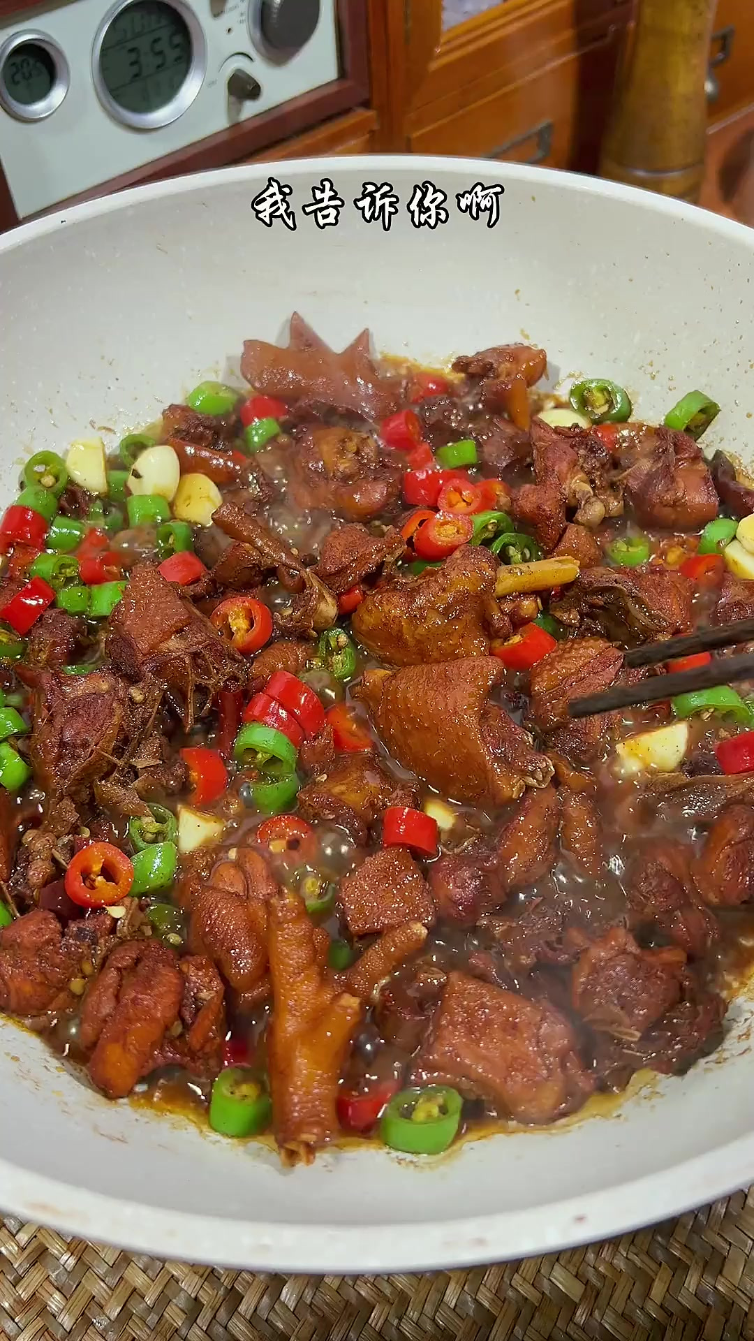 过年家里来客人就做这道山东辣子鸡吧，酱香醇厚，麻辣鲜香，越吃