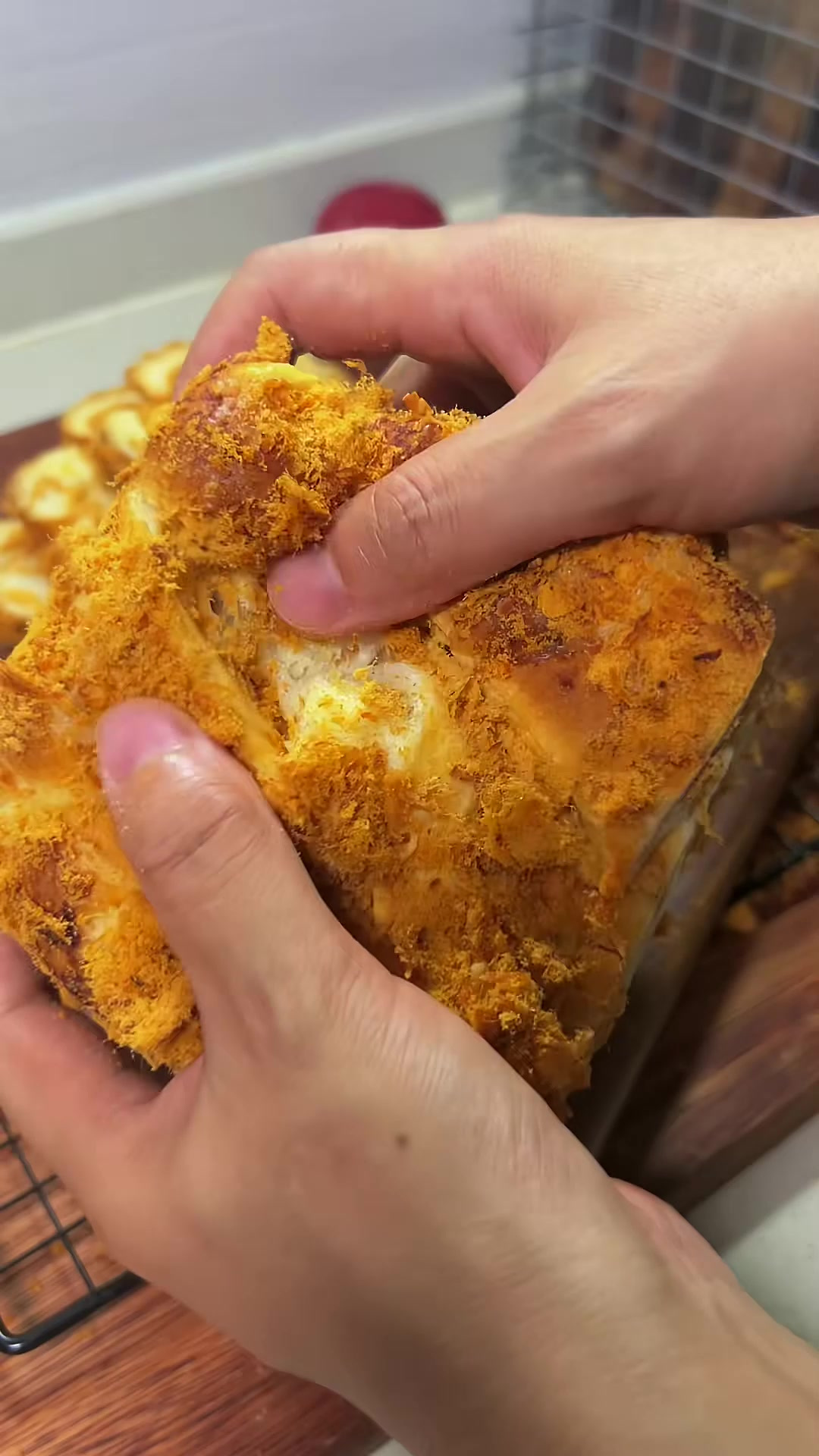 哈哈哈好吃的肉松面包