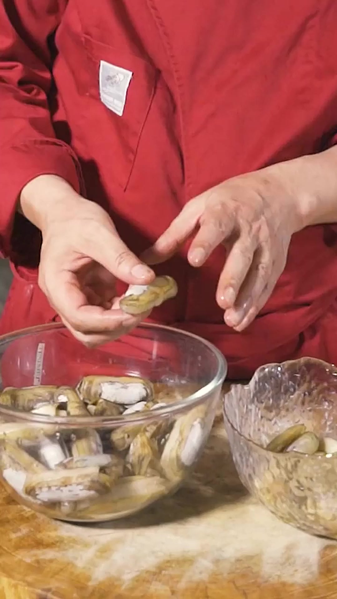 现在是蛏最美味的季节,今天做的这道半酒炖蛏,就更可以把蛏的风