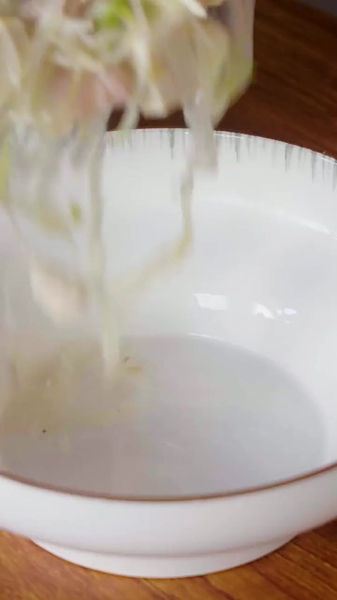 鲜美的汤底和滑嫩的炝肉一块接着一块溜进嘴里~在你心里最能代表