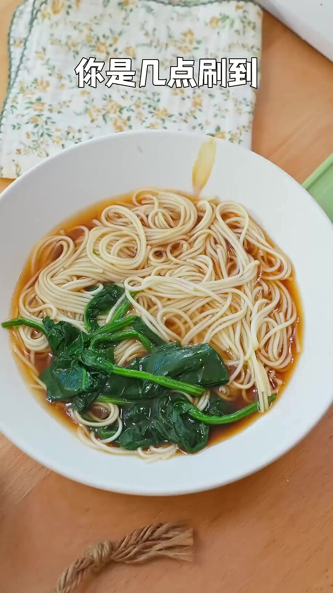 这个卤鸡腿面,能不能随机馋哭一个大小朋友啊?鸡腿又嫩又好吃