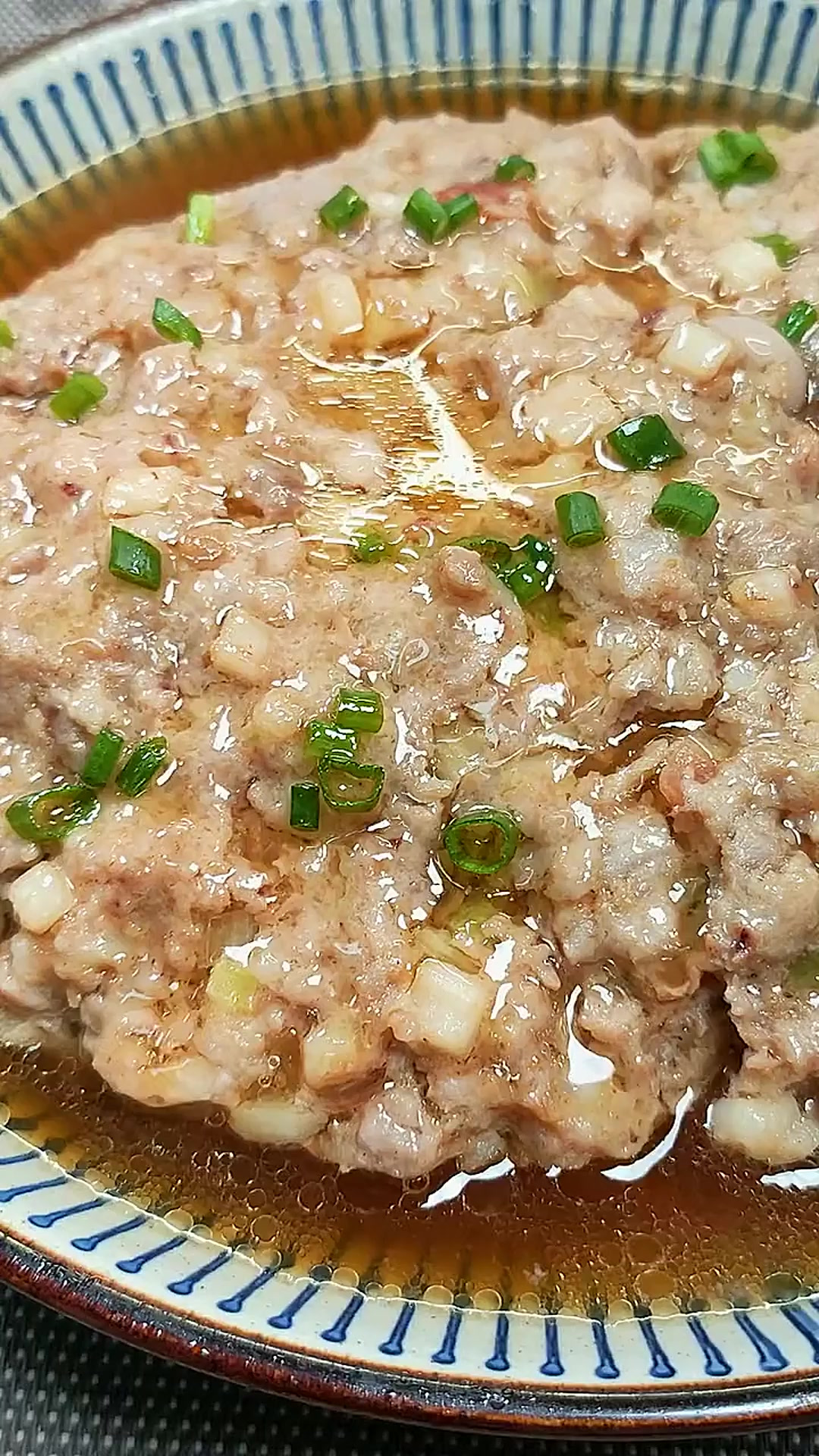 广东家常菜土鱿蒸肉饼，咸香爽口又下饭！