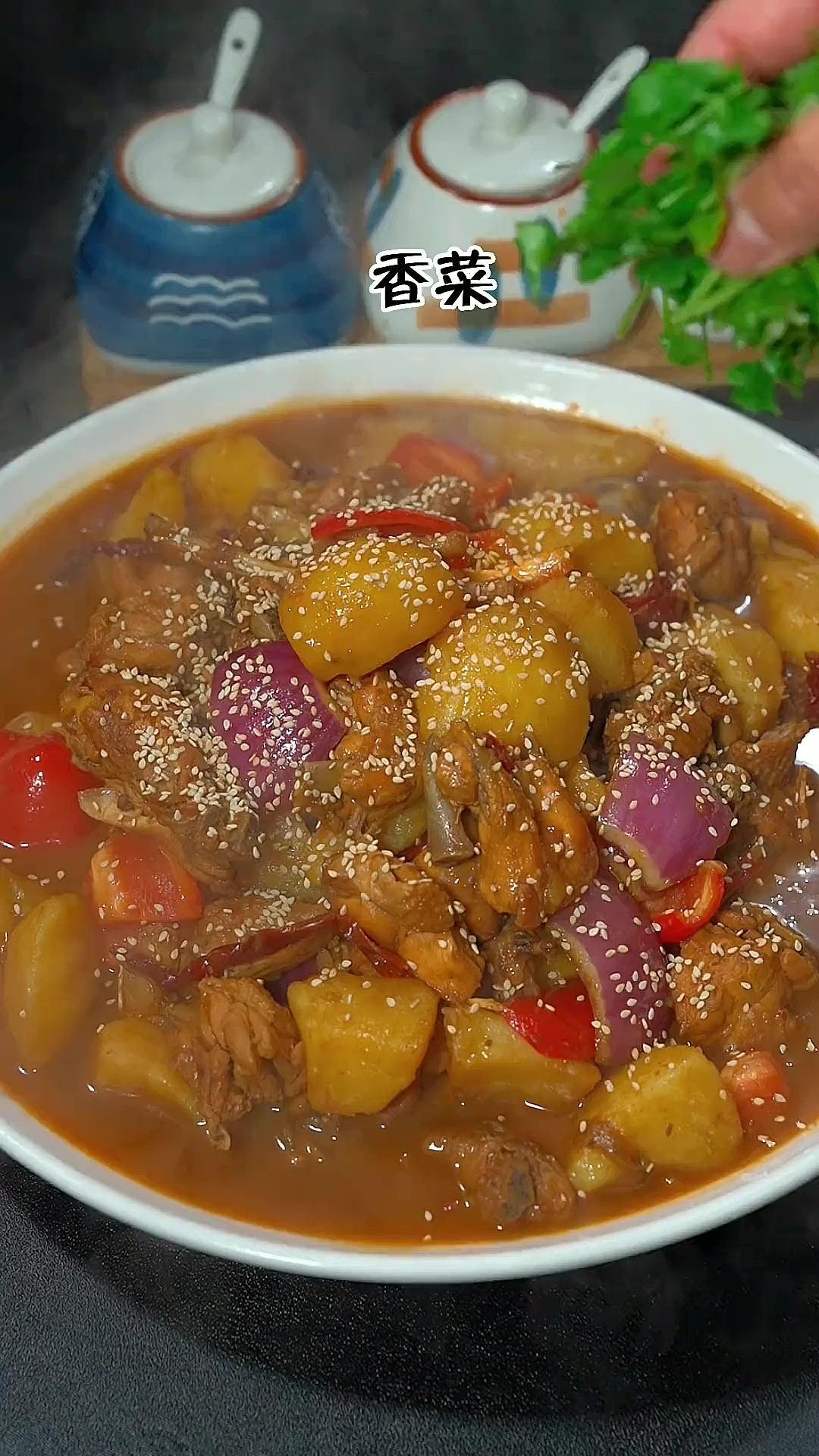 大盘鸡这样做鸡肉不腥不柴，土豆软糯，面条裹满了汤汁，太美味了