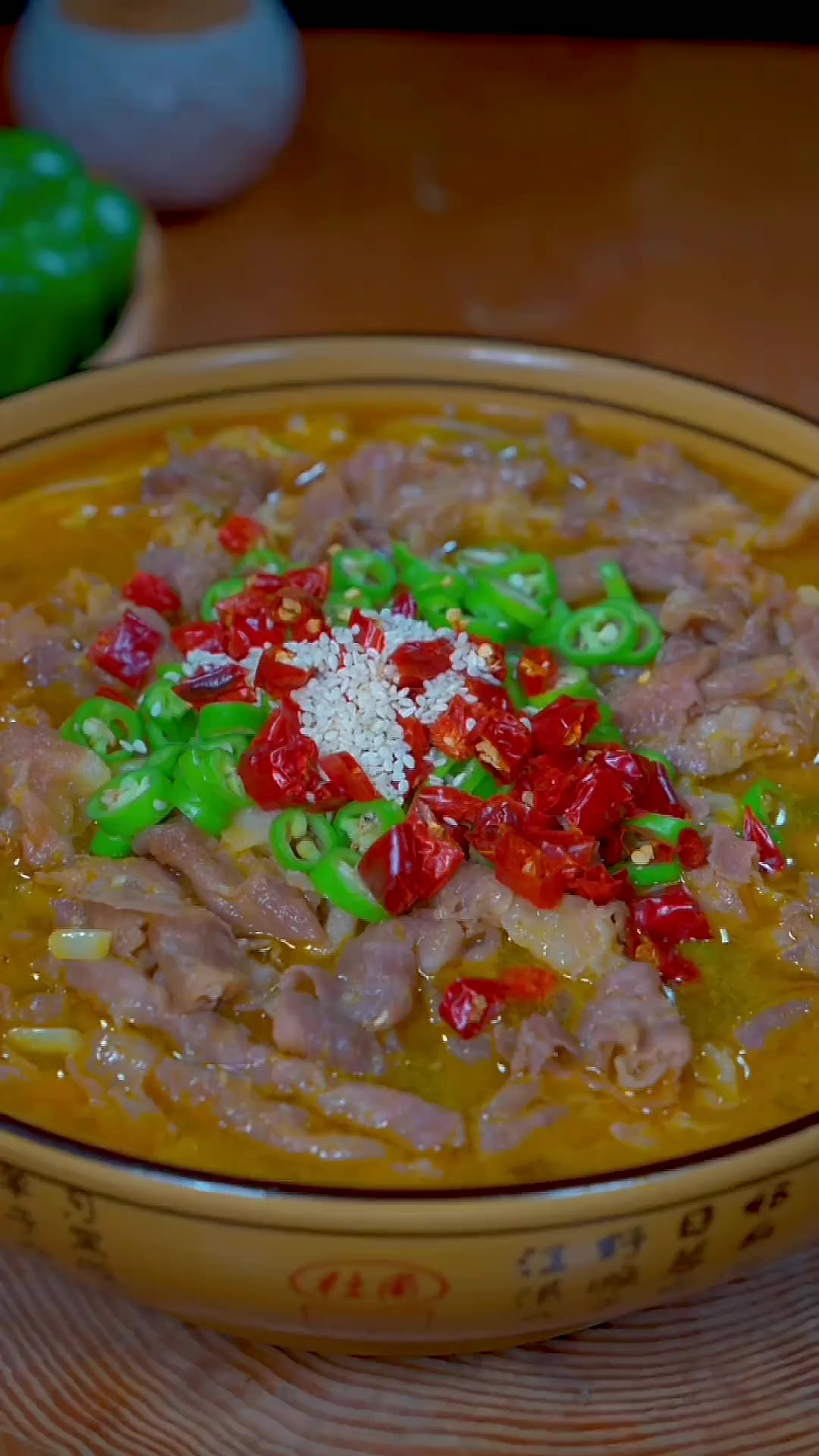 又快又好吃的酸汤肥牛做法，酸辣鲜香，口感软嫩，连汤汁都能喝光