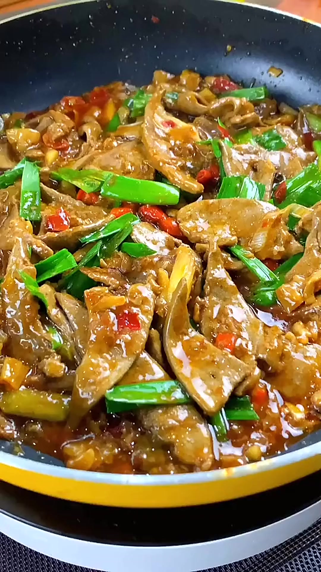 猪肝要怎样炒才鲜嫩好吃又不腥?不要直接用水洗是关键。鱼香猪肝