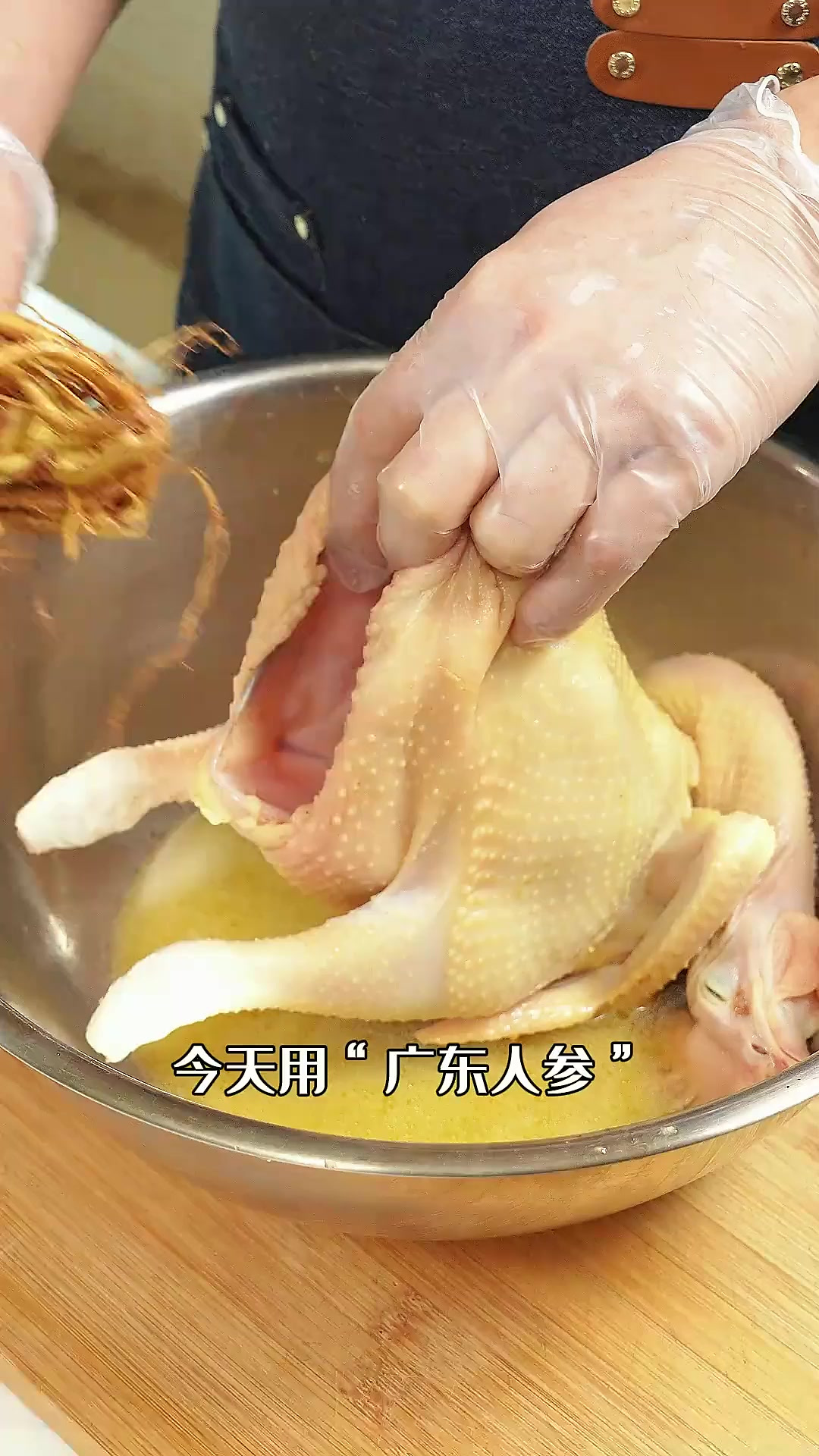“五指毛桃隔水蒸鸡”吃过再也不想吃白切鸡了！