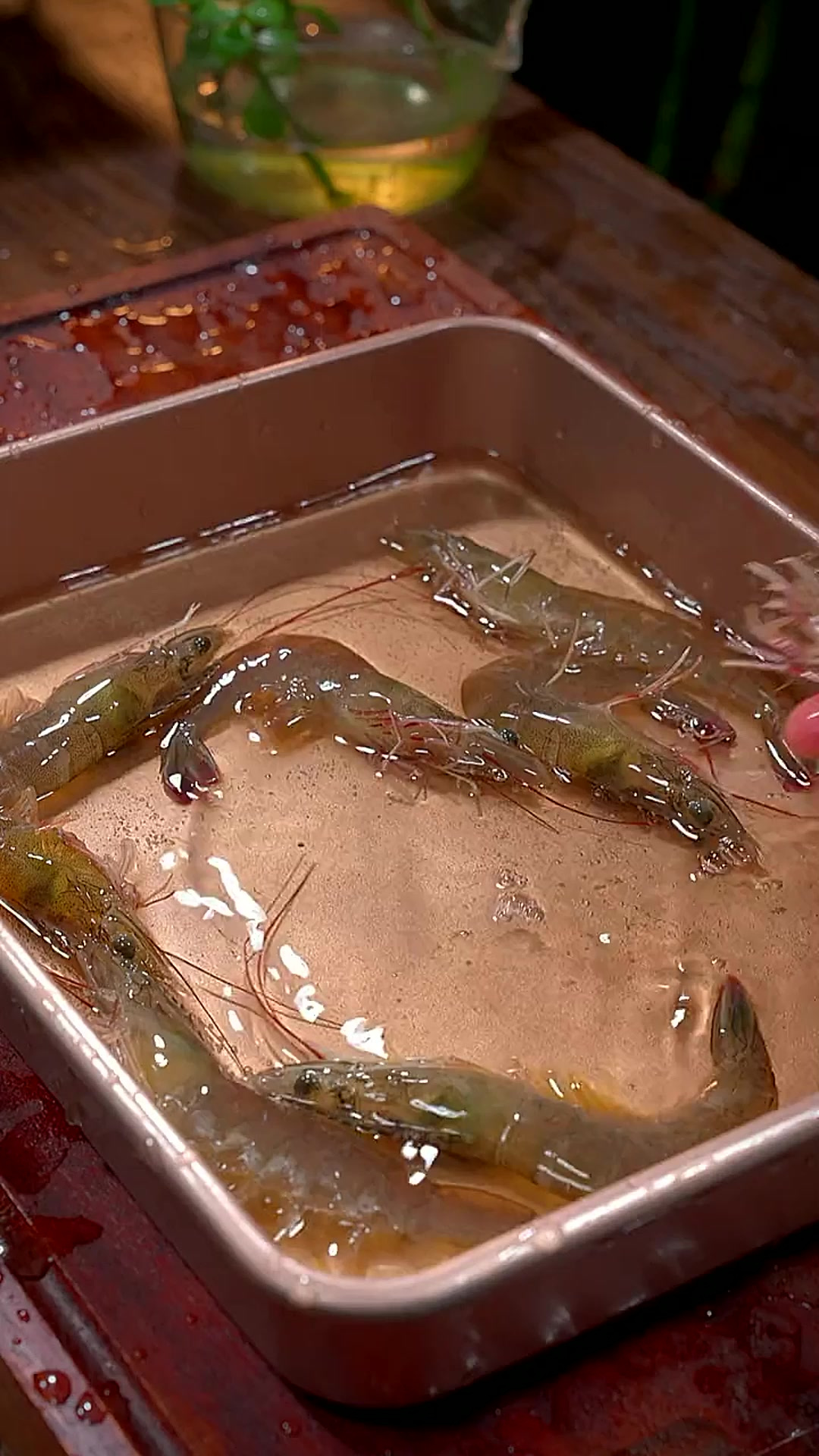 翡翠水晶虾 年夜饭上一定要安排这个翡翠水晶虾,寓意着锦上添花