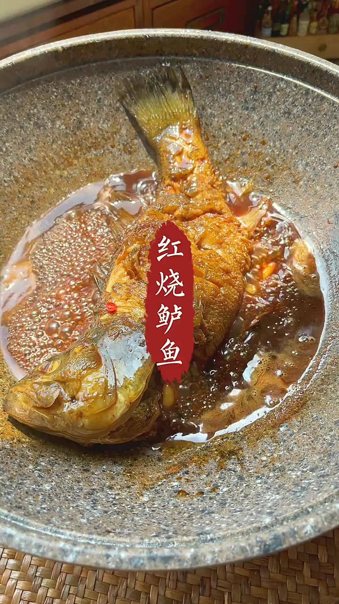 做红烧鲈鱼尽量选用鲜活的河鲈鱼,味道鲜美一点也不腥
