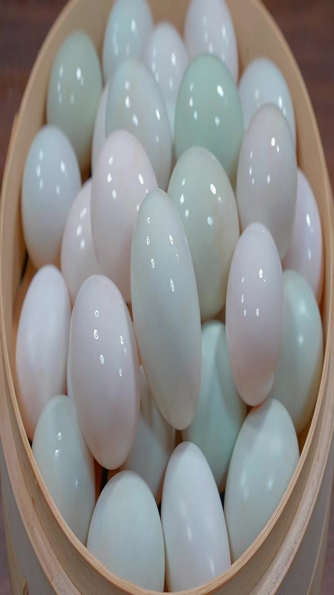 腌咸鸭蛋别再用黄泥巴,教你几个简单的窍门,学会个个起沙又流油