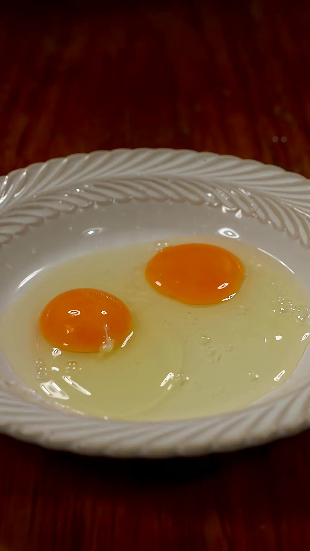 葱煎鸡蛋 10秒教你做个松软喷香的葱煎鸡蛋