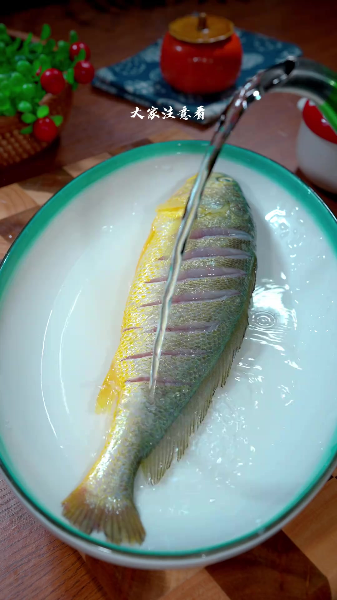 这样做的雪菜黄鱼汤，汤鲜味美，好吃又下饭 以后黄鱼买回来不要