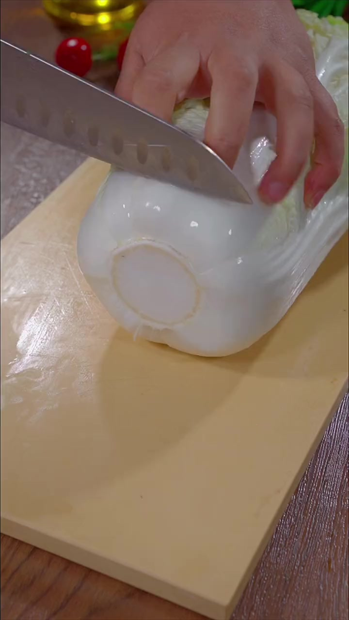 住城市的朋友没有酸菜缸，教大家一个方法，腌制的酸菜和大缸腌制