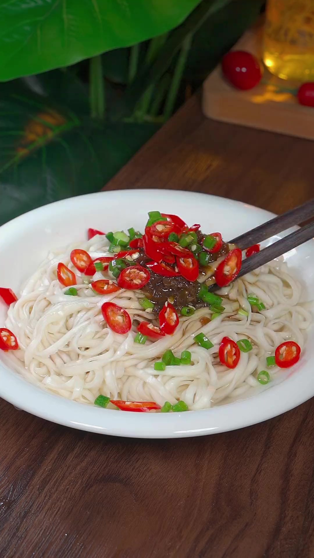 一到早上很多人就喜欢去外面吃沙县拌面，其实自己在家做简单又方