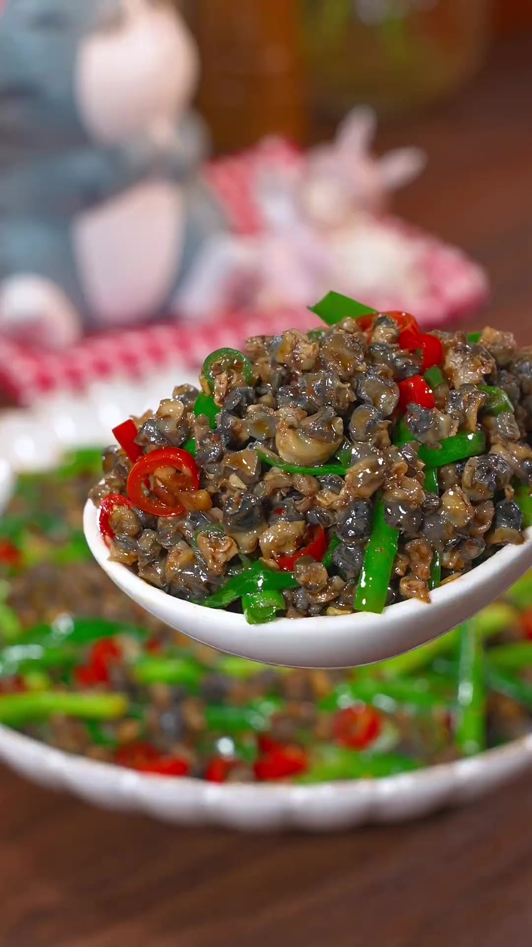 又香又辣的小炒螺肉真的太好吃了，做法简单，下酒又下饭！