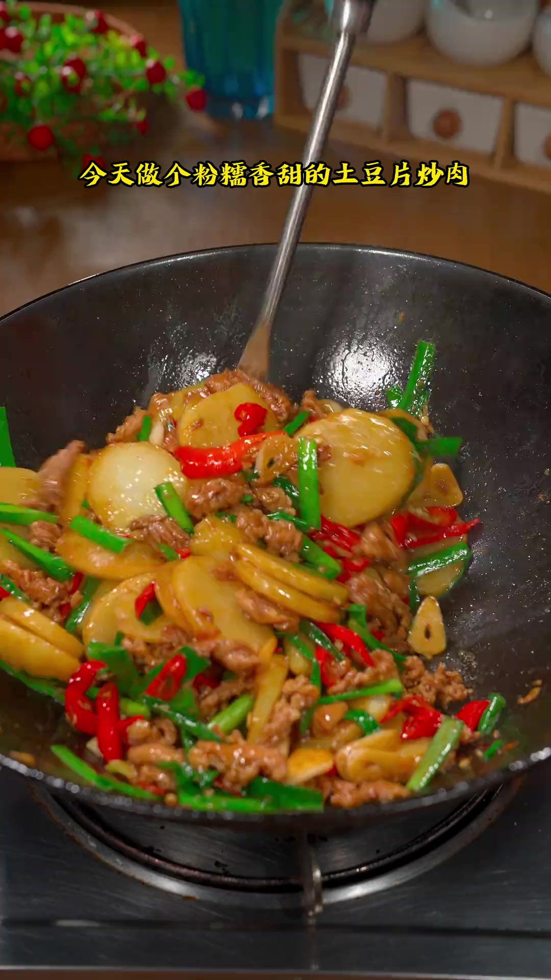 这种小土豆真的好好吃，粉糯又香甜，是小时候的味道，炒肉或者蒸