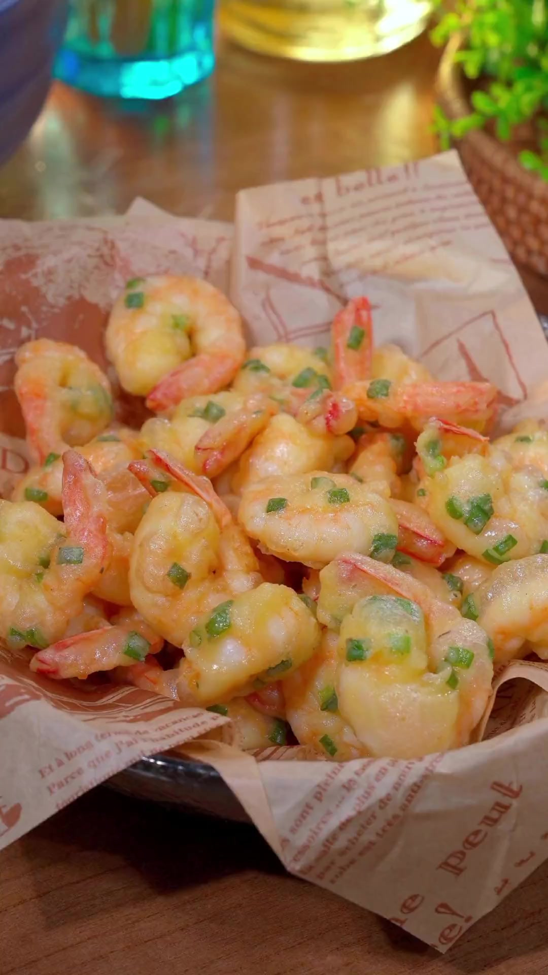 如果孩子不爱吃大虾，你就做这个脆皮炸虾，一口一个好吃到停不下