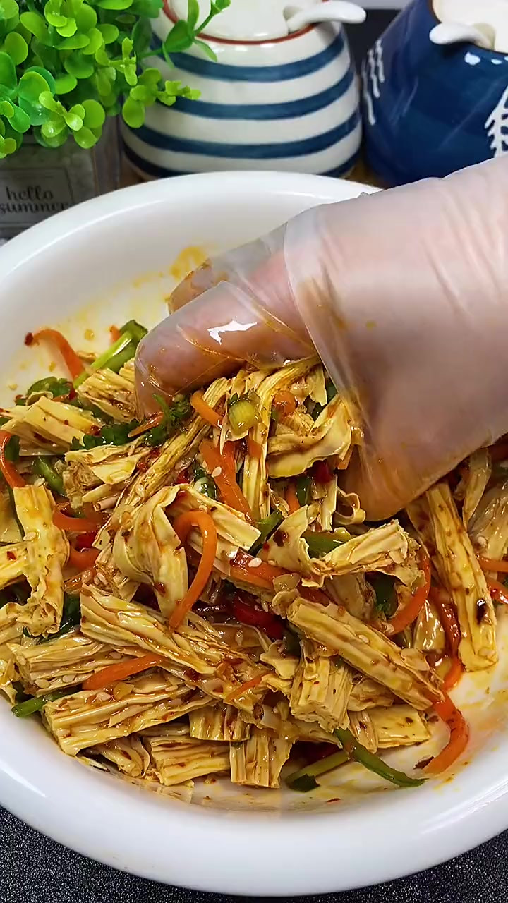 五星级酒店大厨告诉我凉拌腐竹这么做才好吃，爽口又开胃