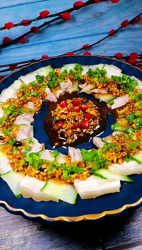 一道蒜泥五花肉，美味不油腻，百吃不厌，一看就会