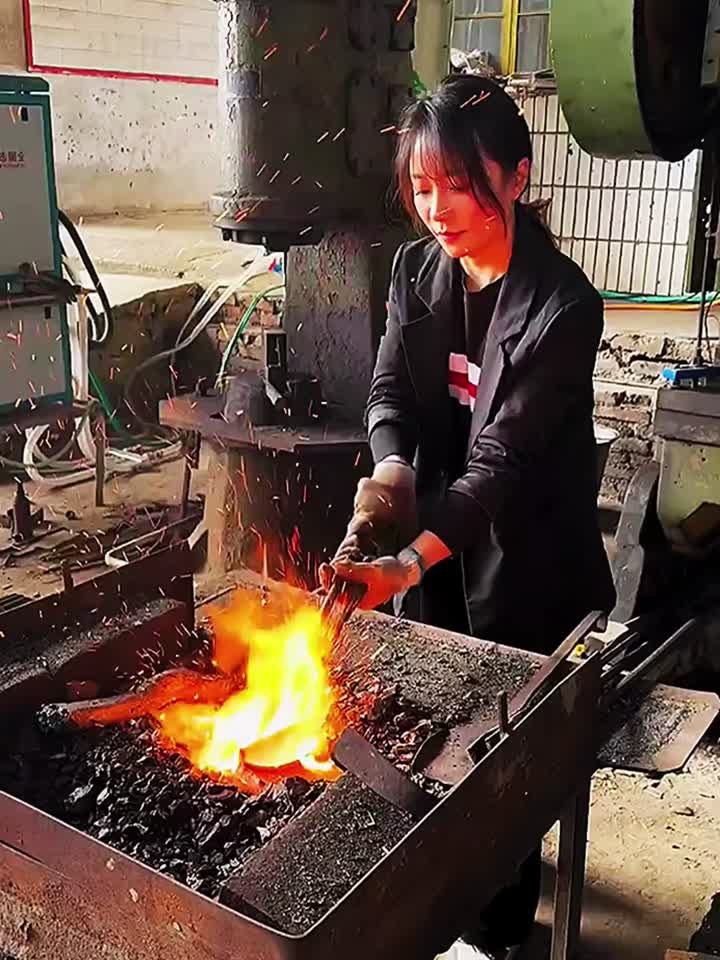 小姐也会短打菜刀