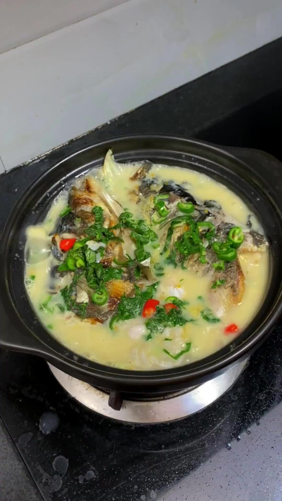 青椒鱼头汤这样做肉质鲜美，汤也非常好喝