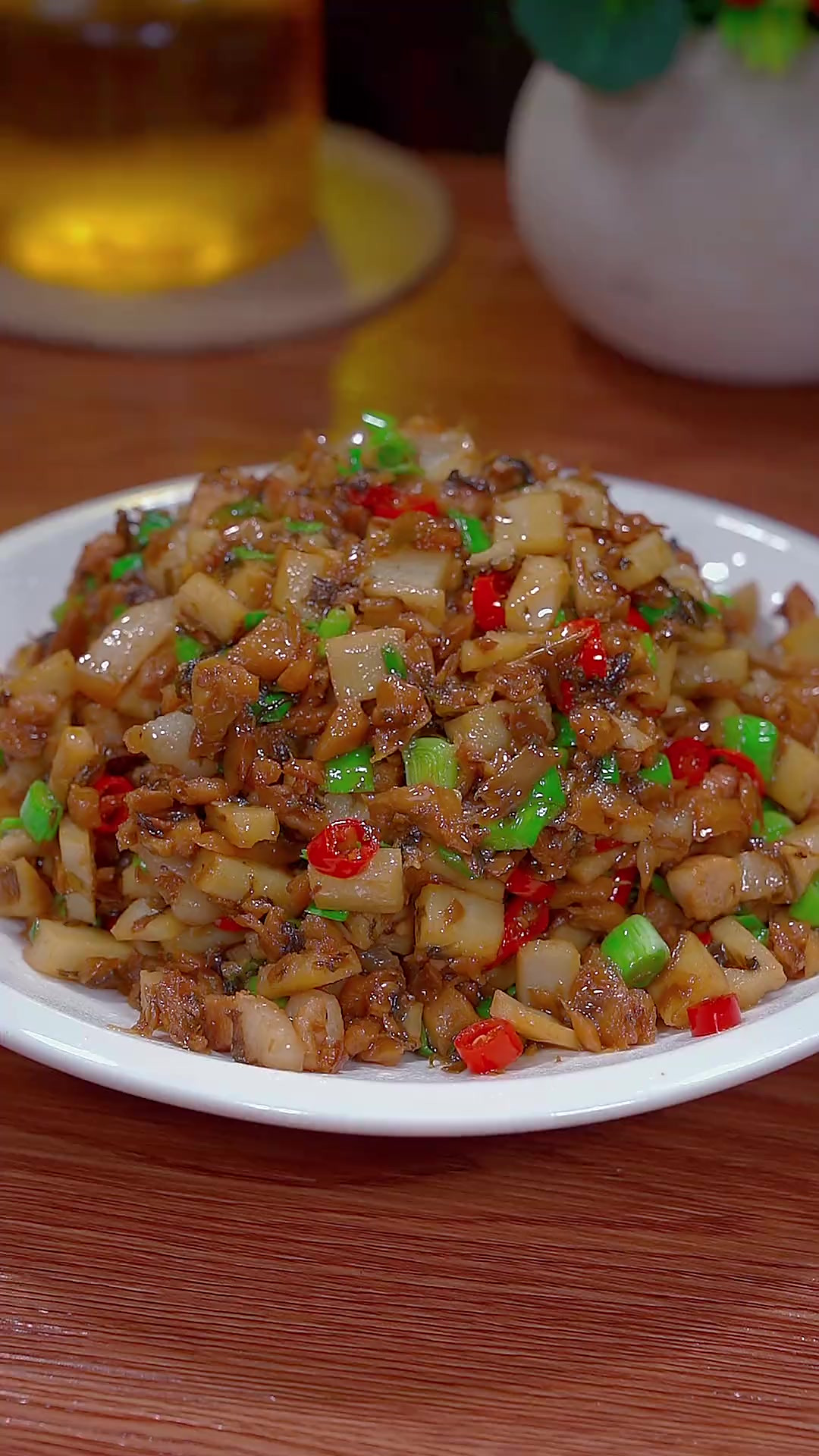 真没想到外婆菜炒藕丁，竟然那么好吃又下饭，都是小时候的味道